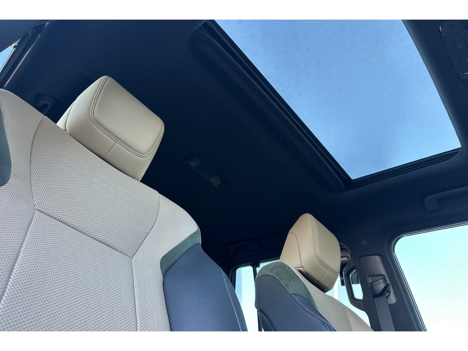 Used 2025 Lexus GX 550 w/ Accessory Package (CT) AWD/4WD image 19