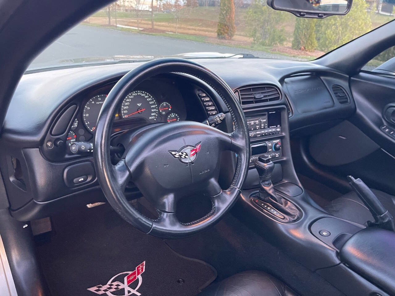 Used 2000 Chevrolet Corvette Coupe image 19