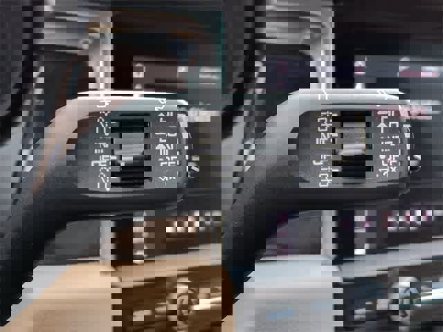 Used 2021 Porsche Macan S w/ Premium Package image 27