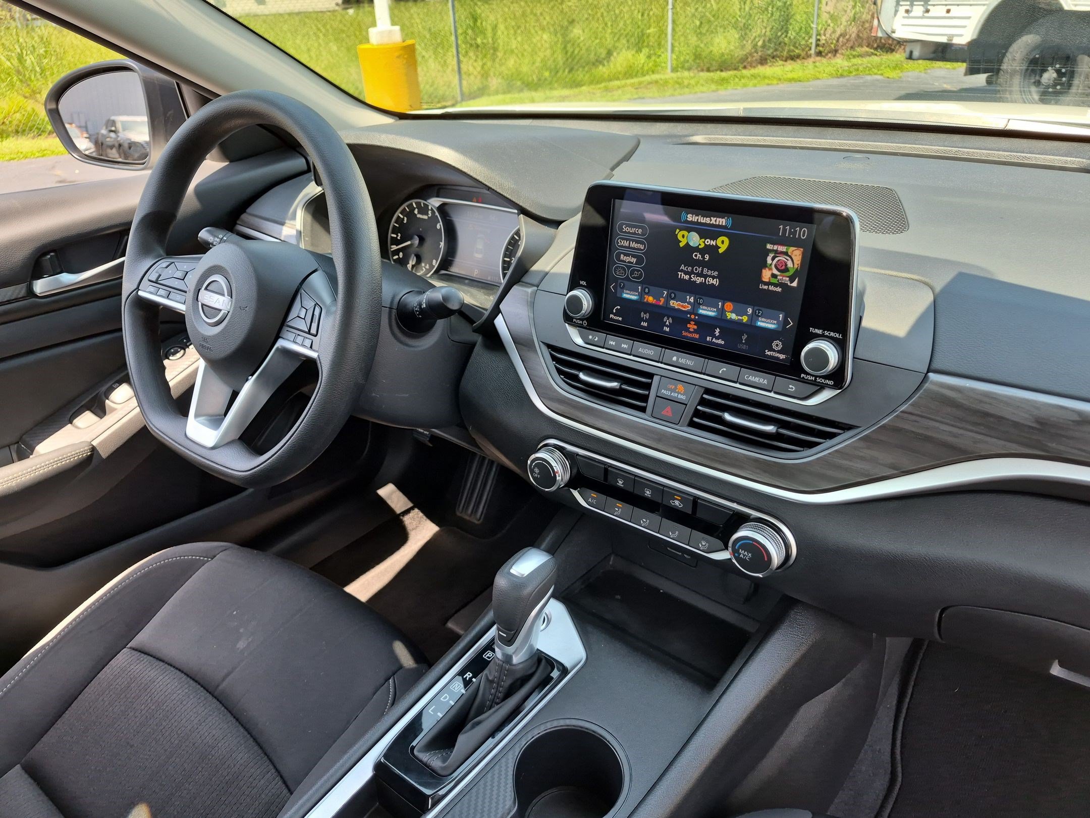 Used 2025 Nissan Altima 2.5 SV FWD image 34