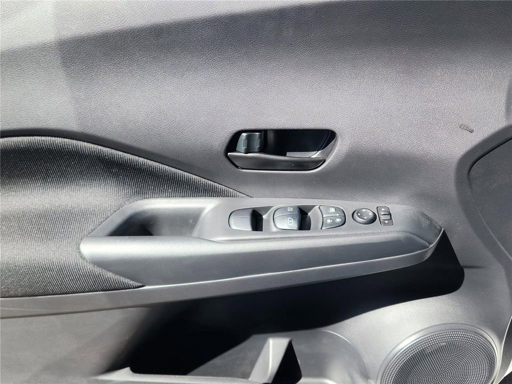 New 2025 Nissan Kicks Play S image 7