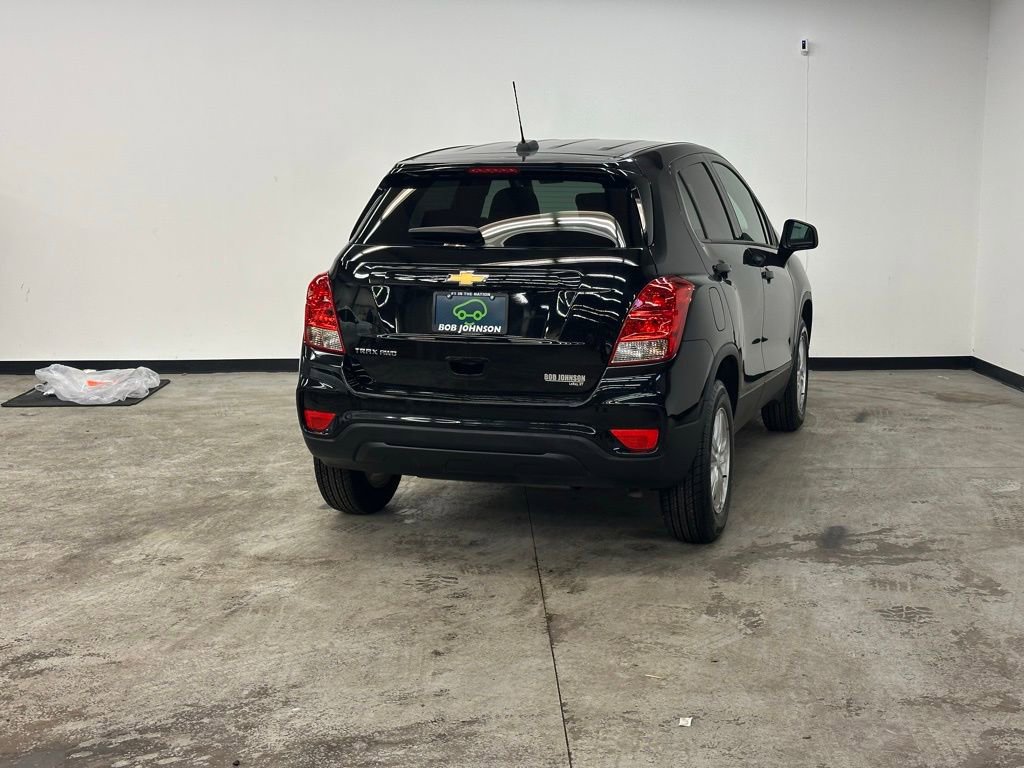 Certified 2022 Chevrolet Trax LS w/ Tint and Cruise Package image 10
