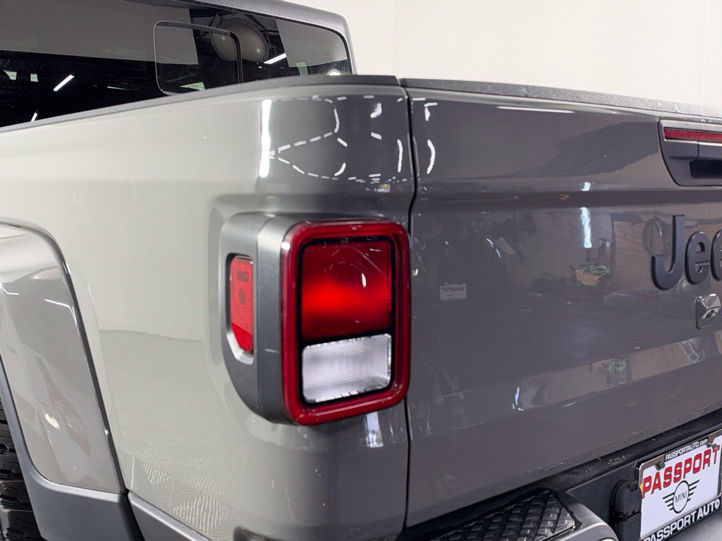 Used 2022 Jeep Gladiator Sport AWD/4WD image 11
