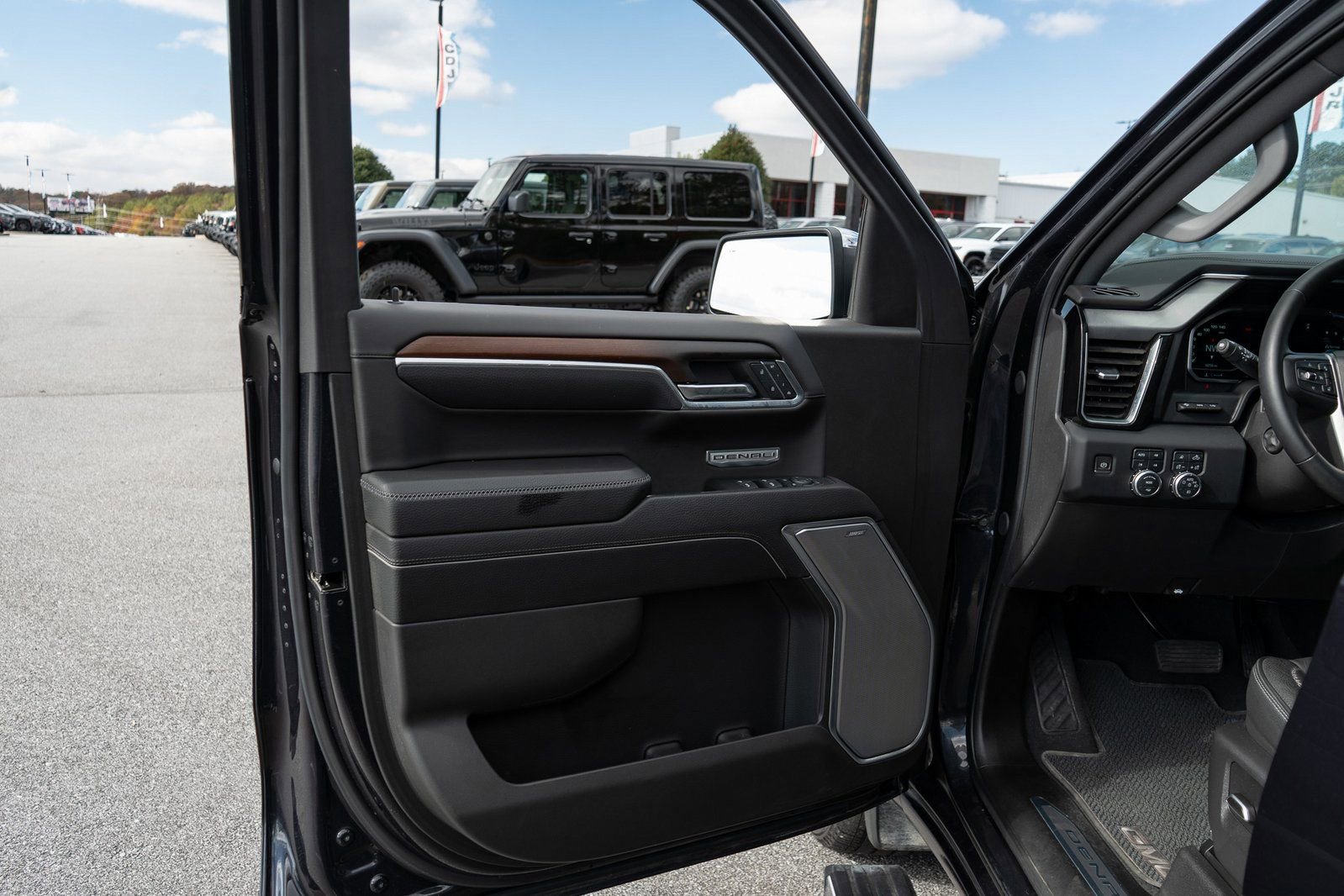 Used 2024 GMC Sierra 1500 Denali w/ Denali Reserve Package image 17