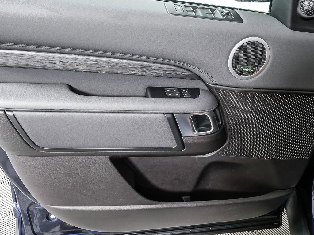 Used 2018 Land Rover Discovery HSE image 6