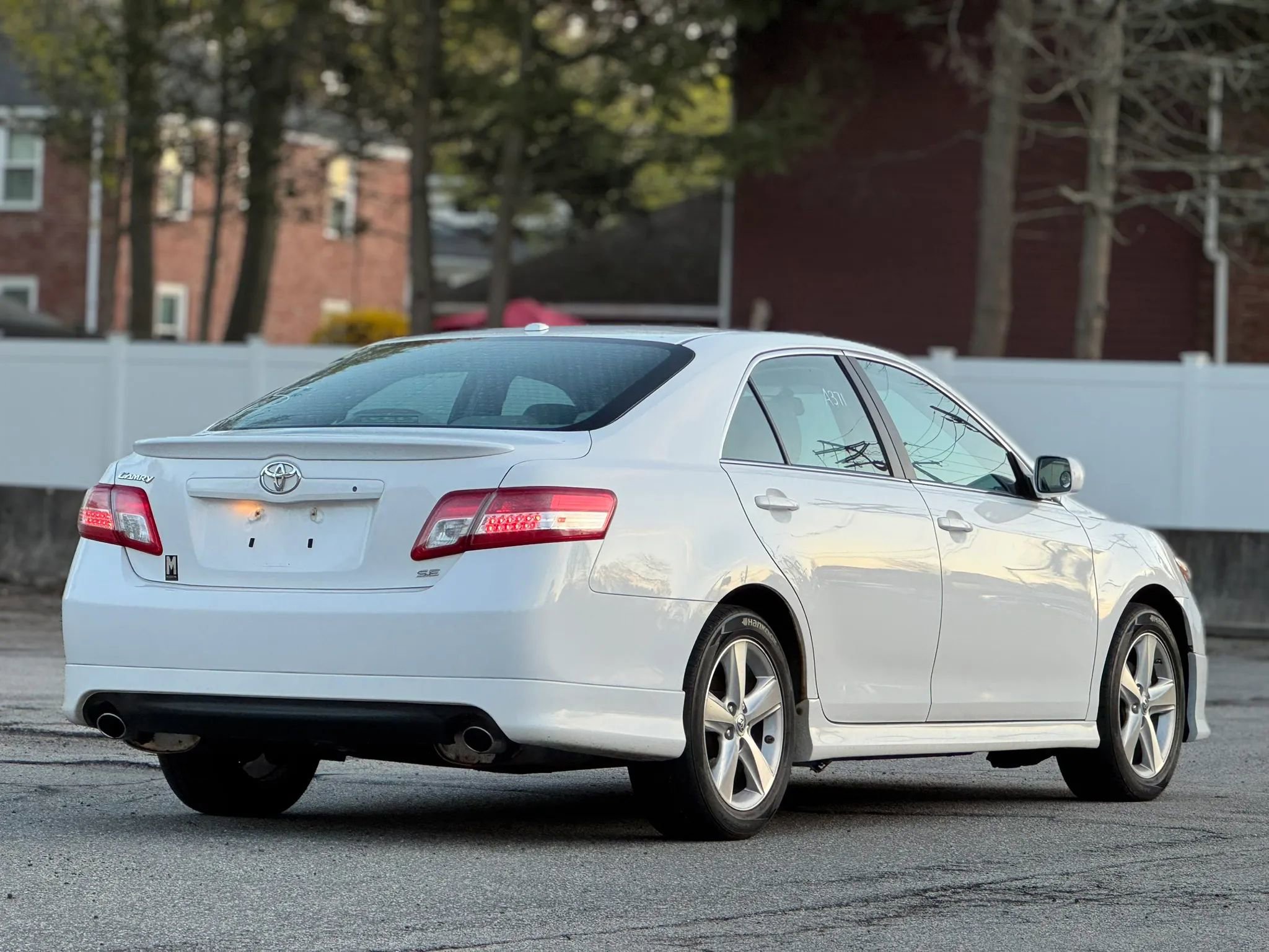 Used 2011 Toyota Camry SE w/ Sport Leather Pkg FWD image 4