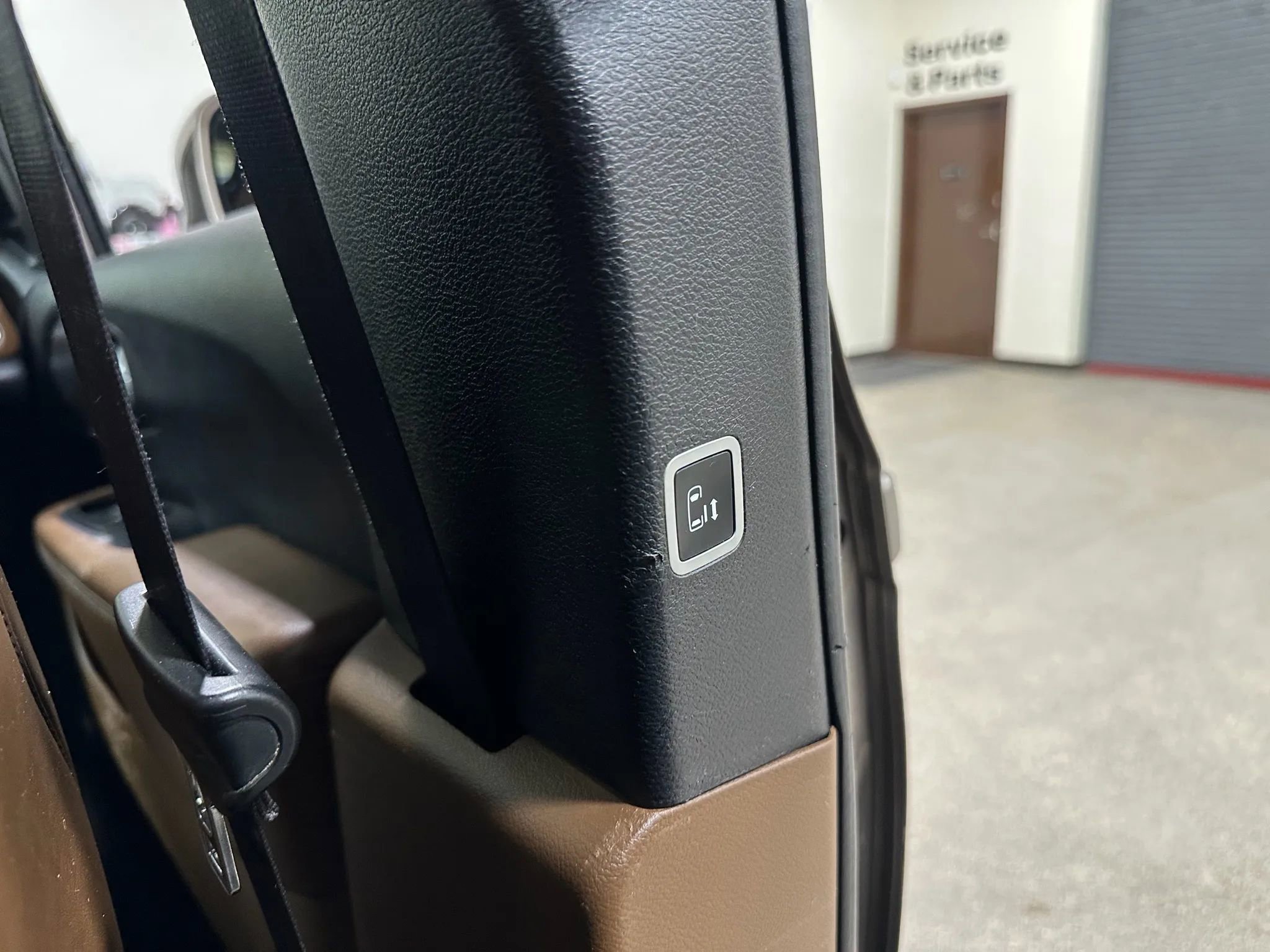 Used 2017 Chrysler Pacifica Limited w/ Advanced Safetytec Group image 34