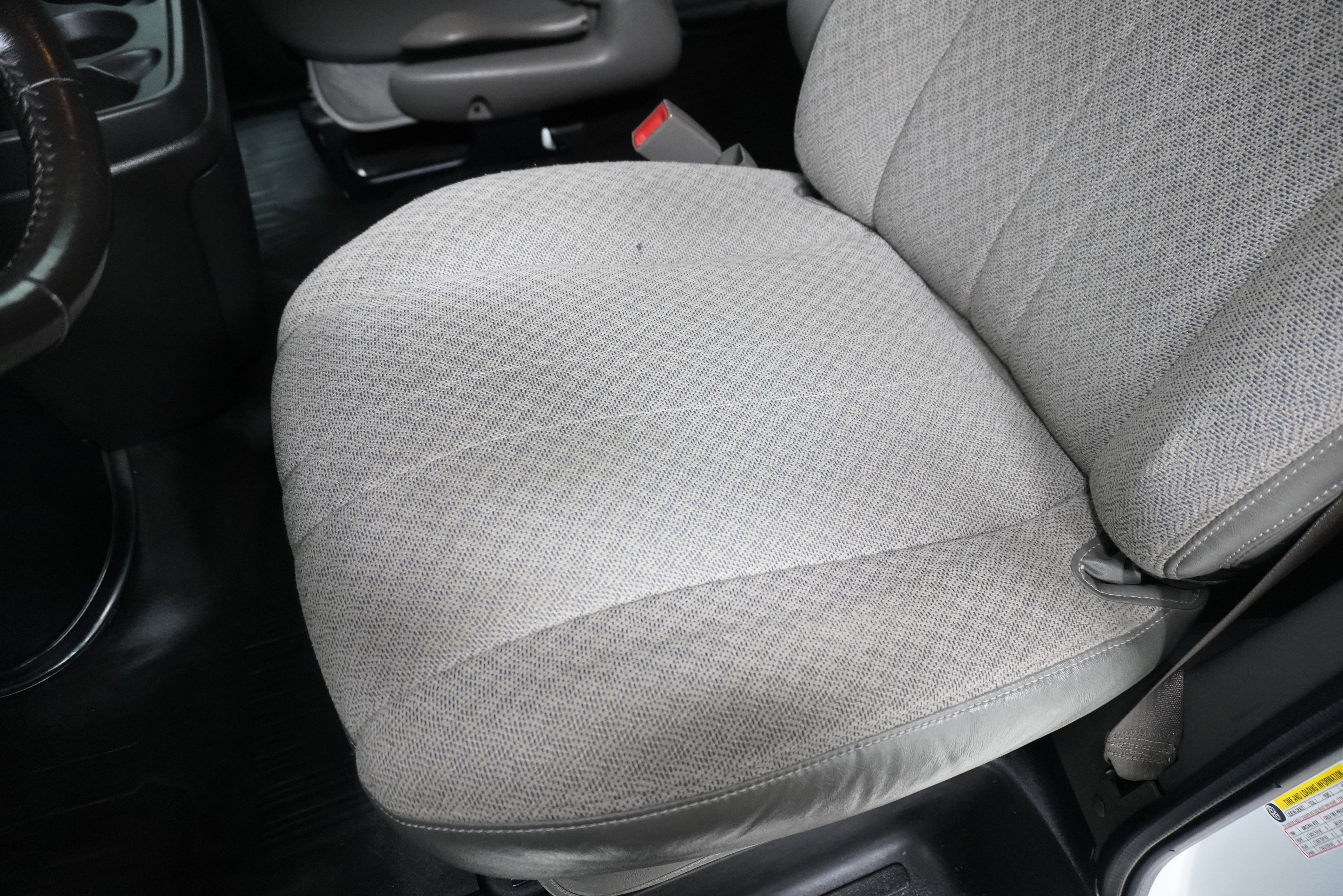 Used 2017 Chevrolet Express 3500 Extended image 9