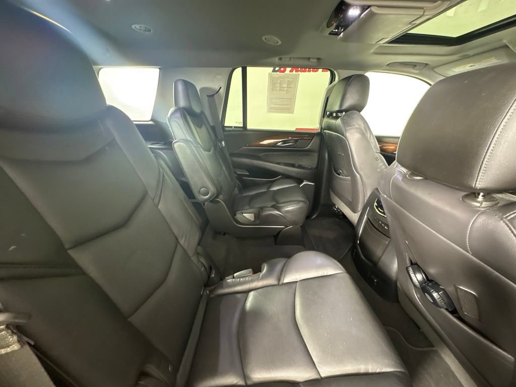 Used 2019 Cadillac Escalade Luxury AWD/4WD image 50