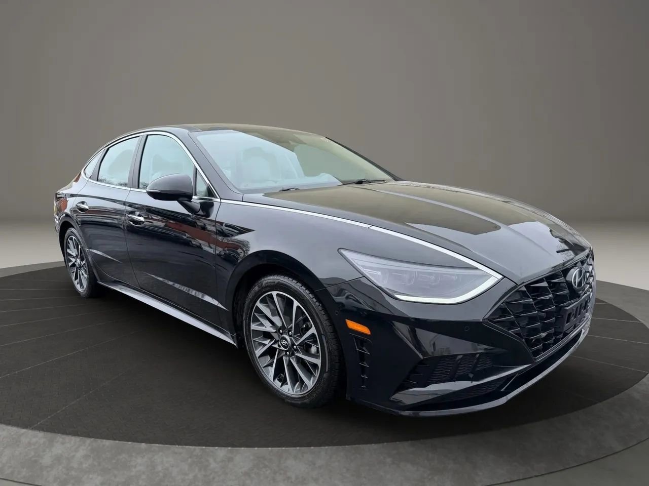 Used 2020 Hyundai Sonata Limited FWD image 3