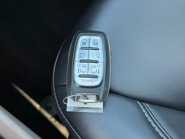 Used 2024 Chrysler Pacifica Touring-L FWD image 14