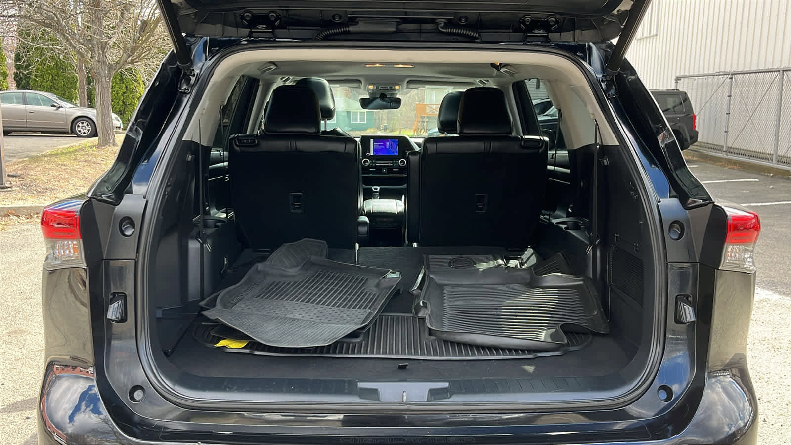 Used 2023 Toyota Highlander XLE AWD/4WD image 31