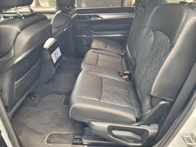 New 2023 Jeep Grand Wagoneer Series III AWD/4WD image 6