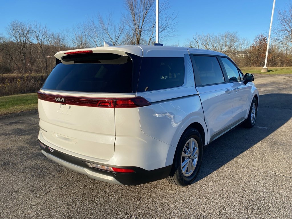 Certified 2022 Kia Carnival LX image 3