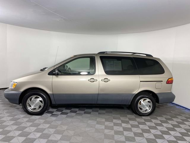Used 2000 Toyota Sienna FWD image 5