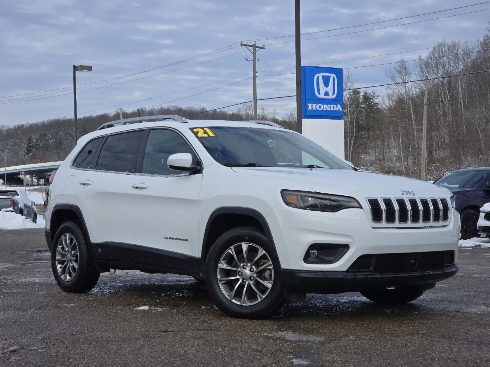 Used 2021 Jeep Cherokee Latitude Lux w/ Comfort/Convenience Group image 2