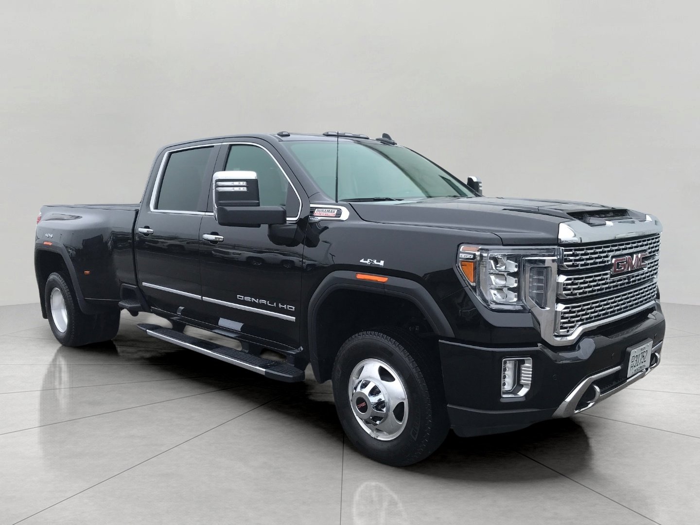 Used 2023 GMC Sierra 3500 Denali image 1