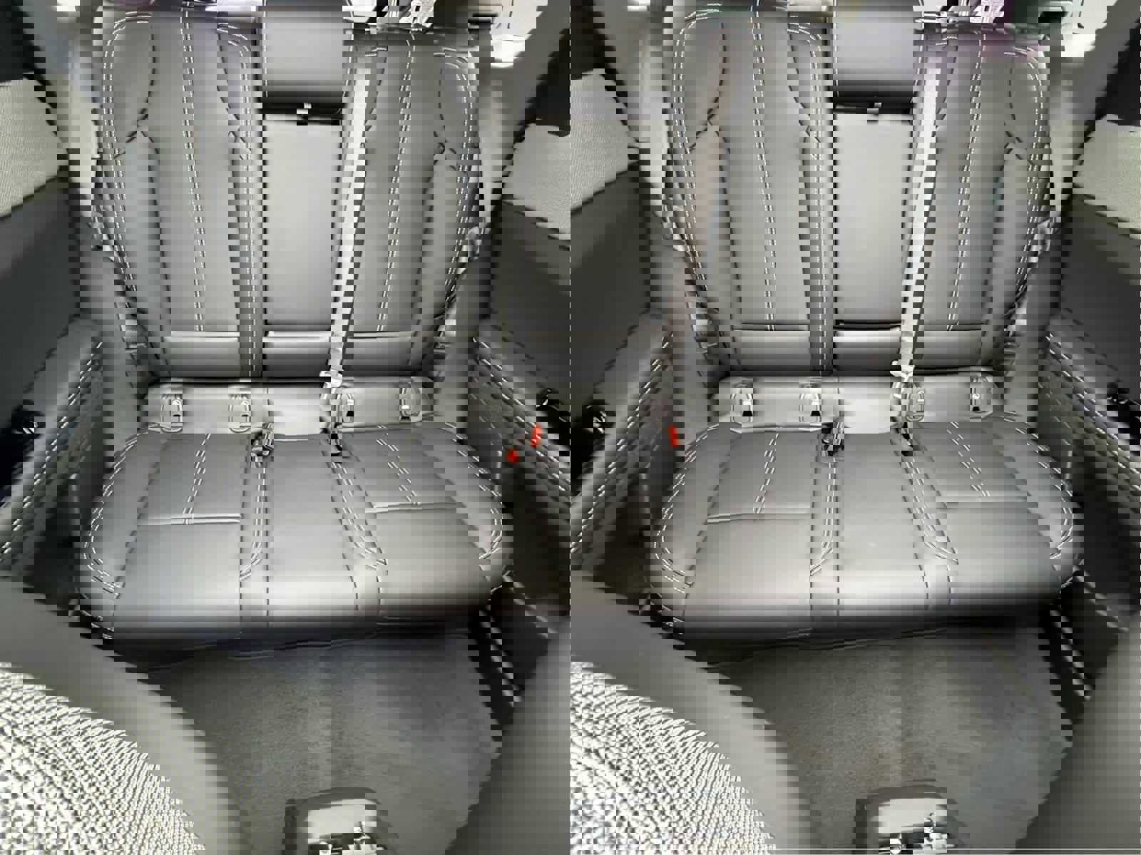 Used 2025 Cadillac Optiq Luxury 1 image 18