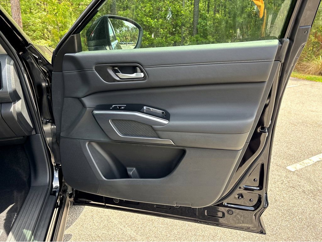 New 2026 Nissan Pathfinder SL w/ Cargo Package FWD image 10