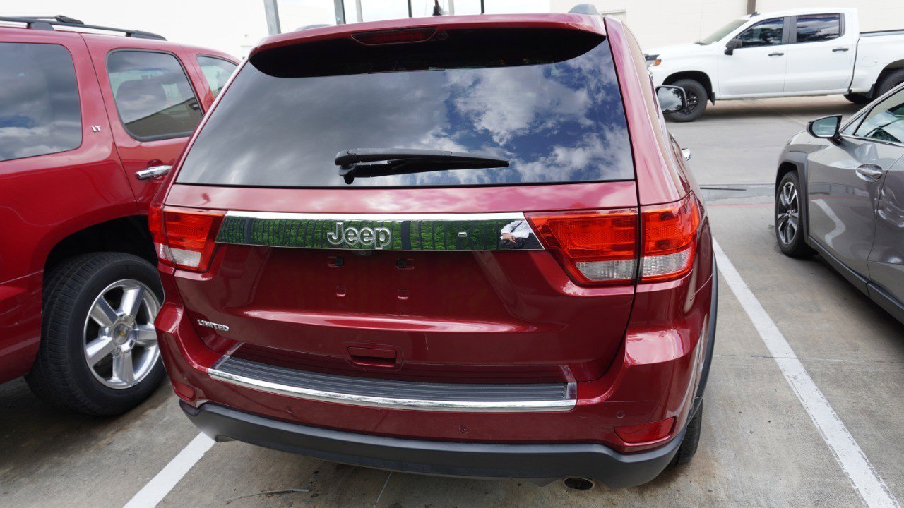 Used 2013 Jeep Grand Cherokee Limited w/ Luxury Group II image 5