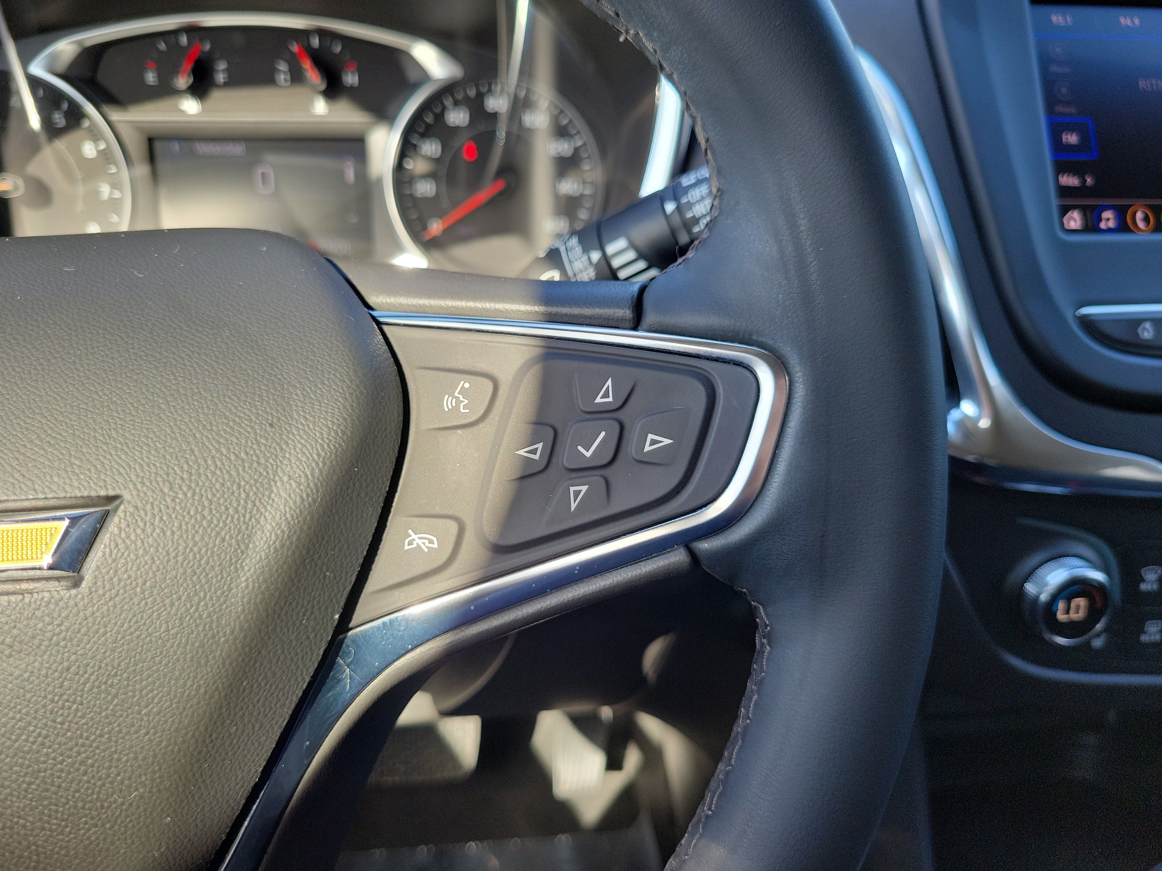 Used 2024 Chevrolet Equinox LT FWD image 21