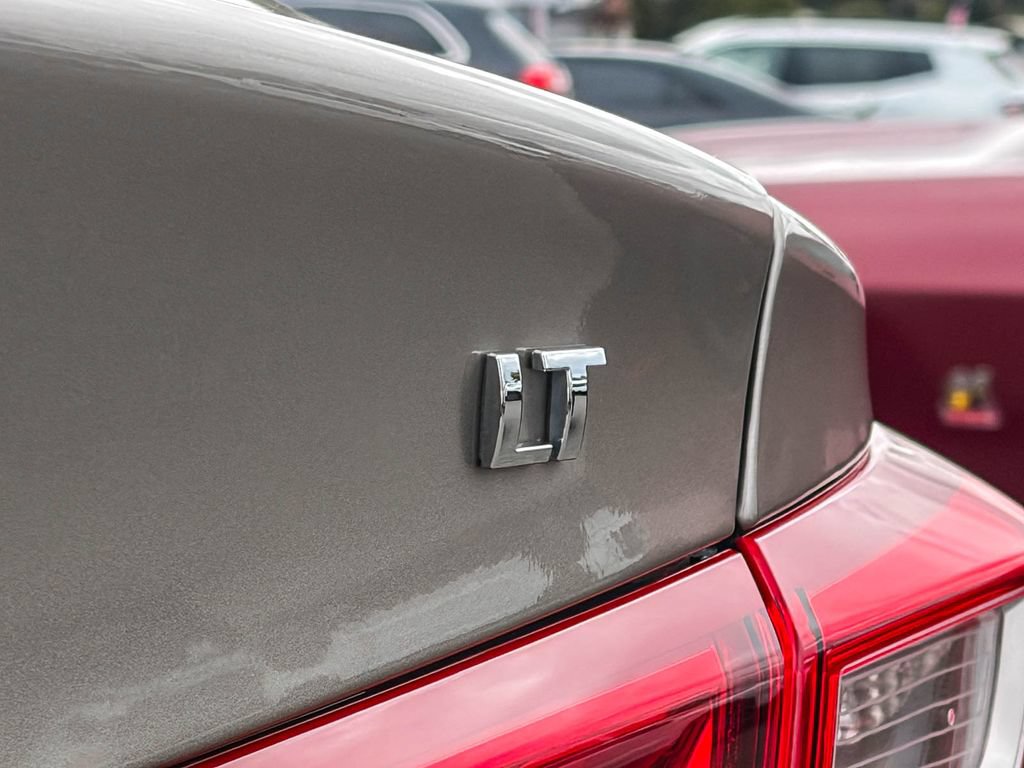 Used 2025 Chevrolet Malibu LT FWD image 11