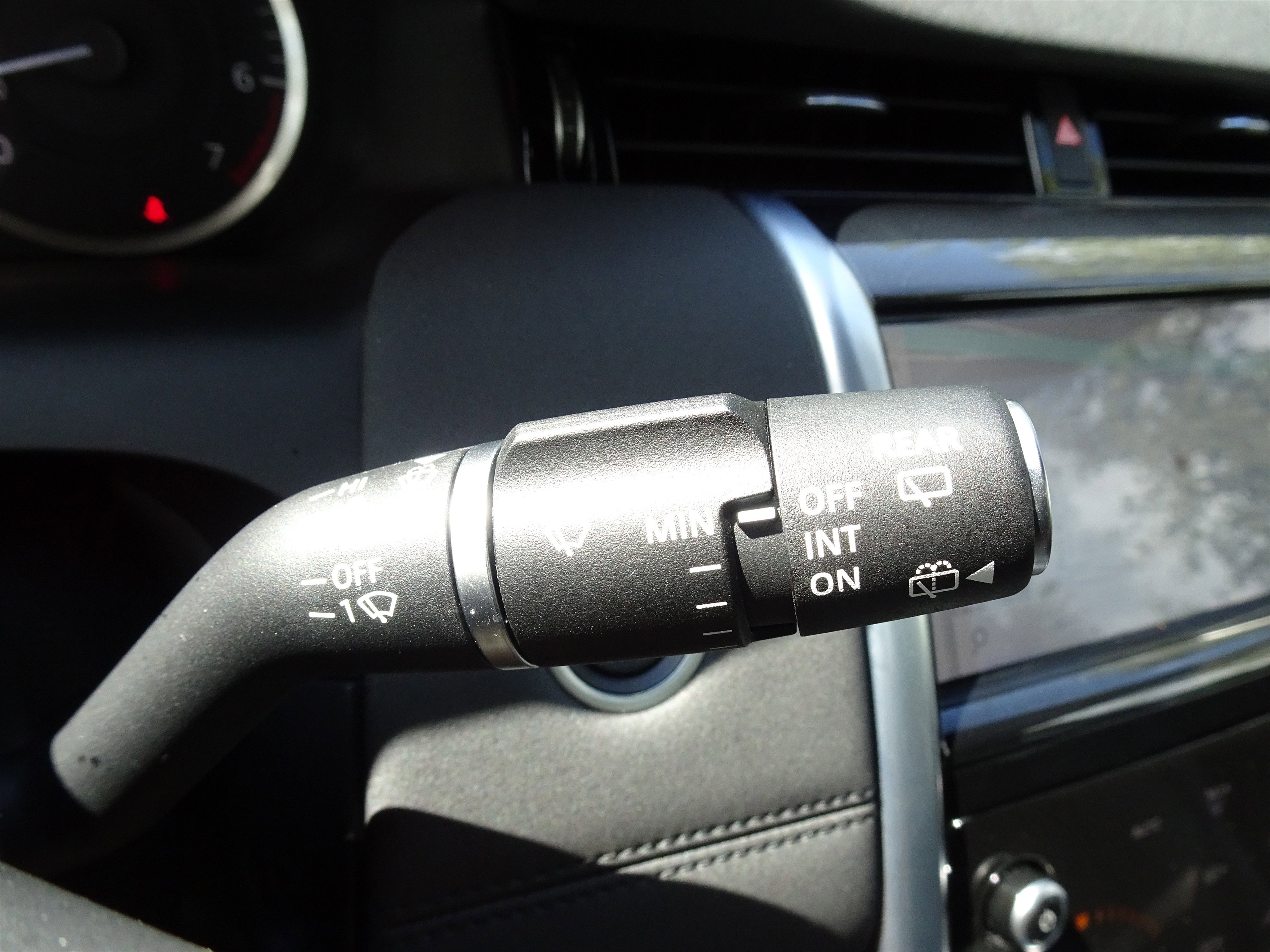 Used 2023 Land Rover Discovery Sport SE image 35