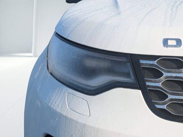 Used 2025 Land Rover Discovery S image 7