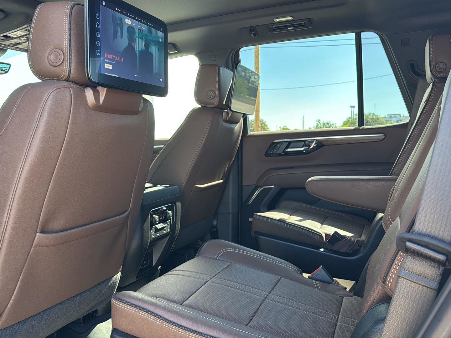 Used 2025 Chevrolet Tahoe High Country image 11