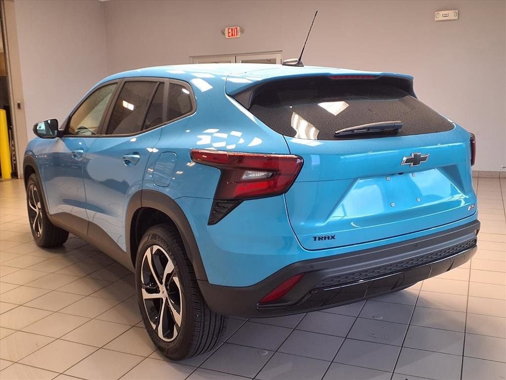 Used 2025 Chevrolet Trax RS w/ Driver Confidence Package image 4