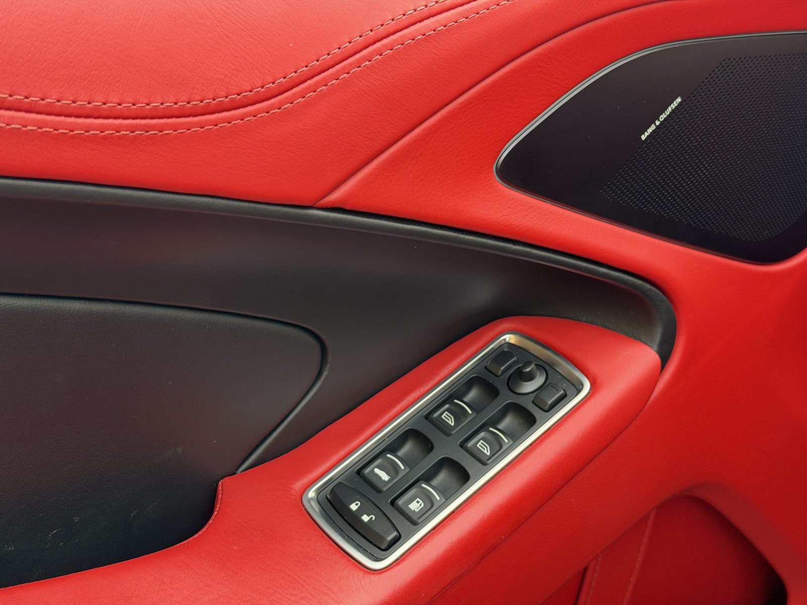 Used 2014 Aston Martin Vanquish Coupe RWD image 22
