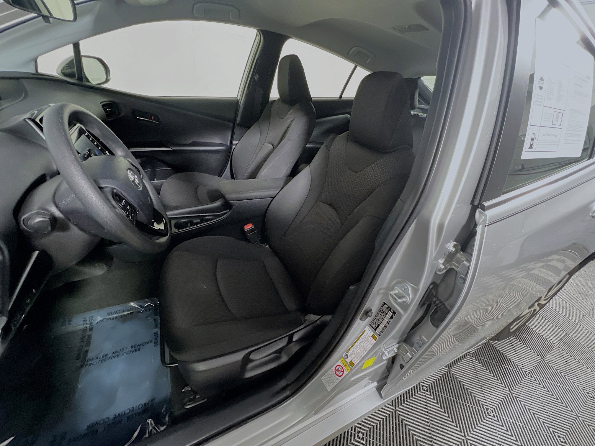 Used 2020 Toyota Prius LE image 15