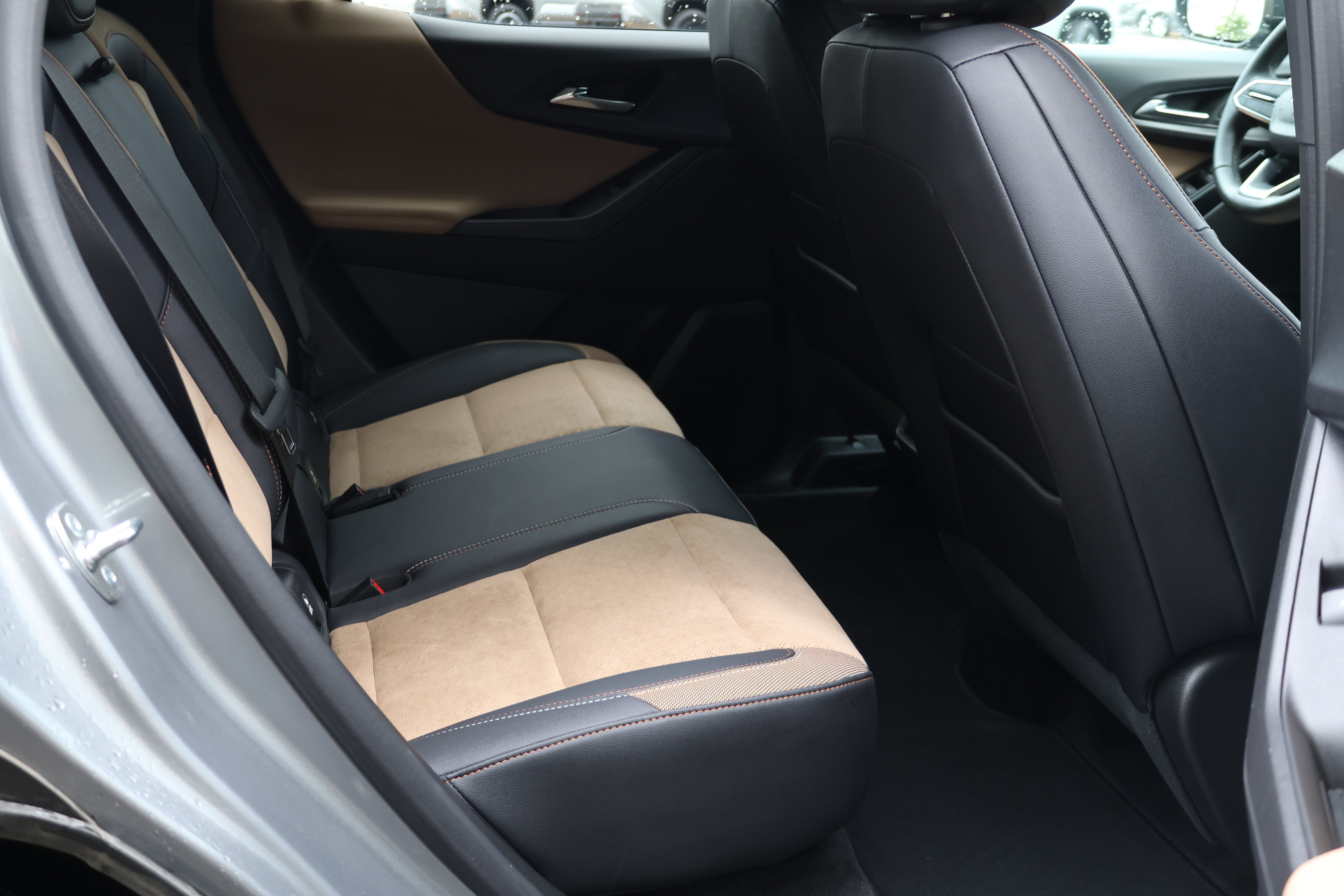Used 2025 Chevrolet Equinox ACTIV w/ Safety and Technology Package AWD/4WD image 19
