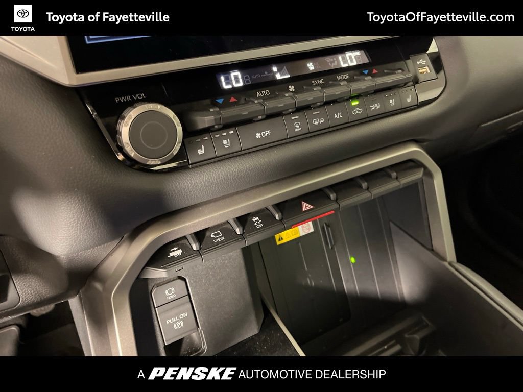 Used 2024 Toyota Tundra Limited AWD/4WD image 32