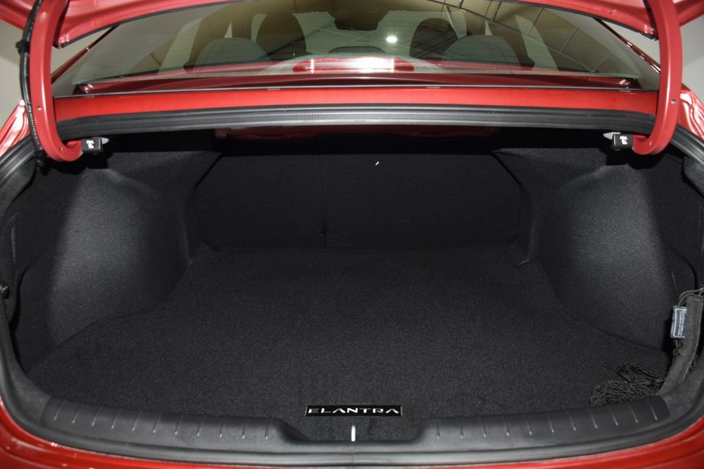 Used 2025 Hyundai Elantra SEL FWD image 33
