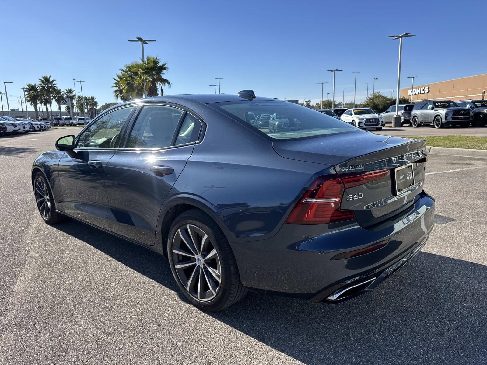 Used 2022 Volvo S60 B5 Inscription FWD image 6