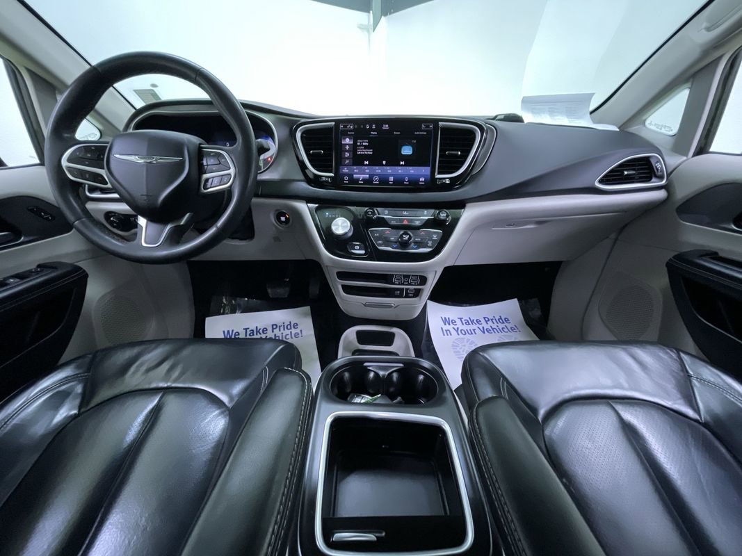Used 2022 Chrysler Pacifica Touring-L image 17