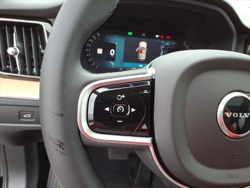 Used 2026 Volvo XC60 B5 Plus w/ Protection Package Premier AWD/4WD image 15