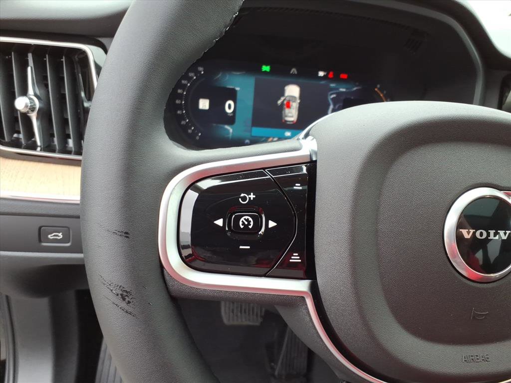 Used 2026 Volvo XC60 B5 Plus w/ Protection Package Premier AWD/4WD image 15