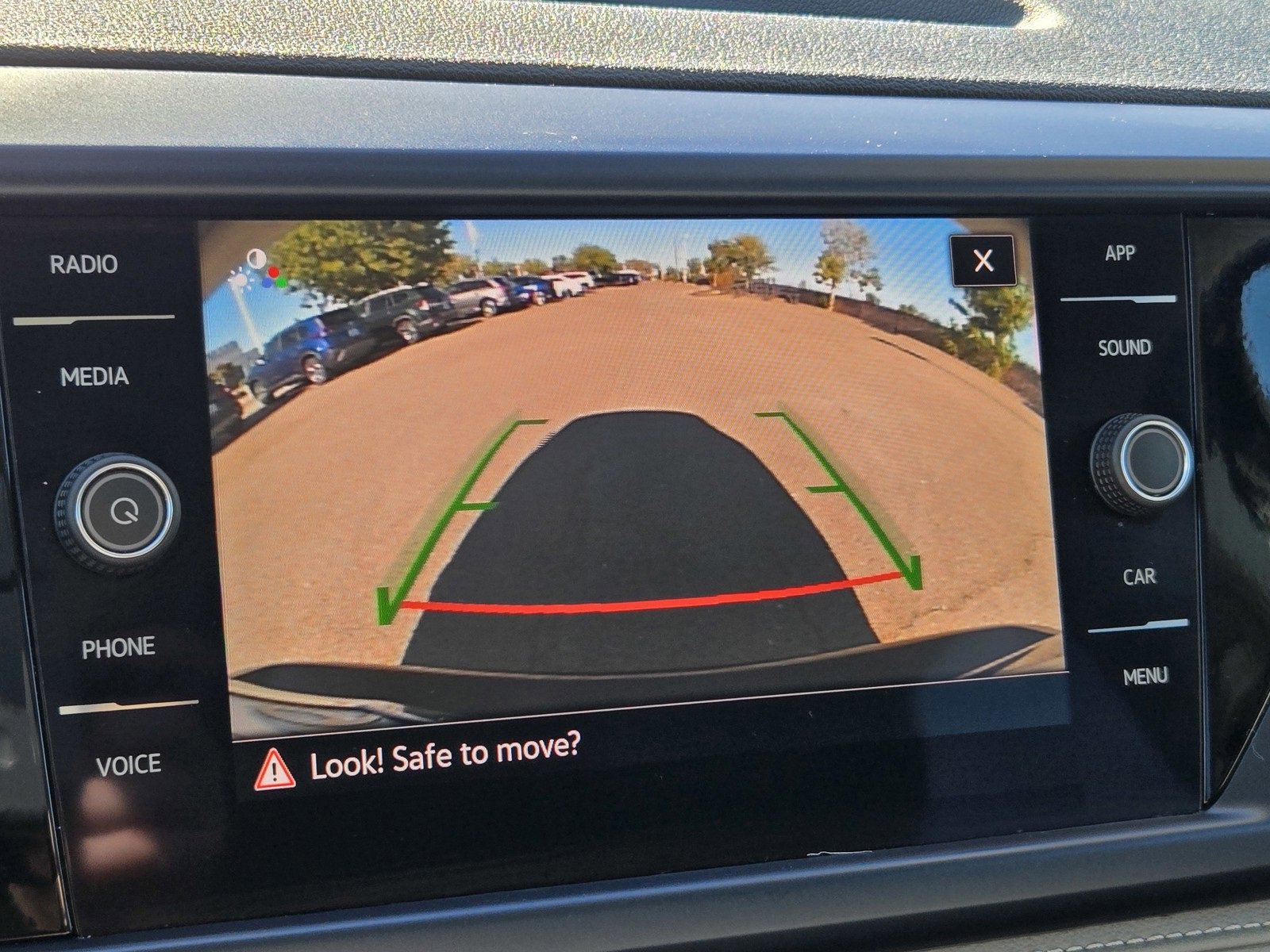 Used 2024 Volkswagen Taos SE w/ Panoramic Sunroof Package image 17