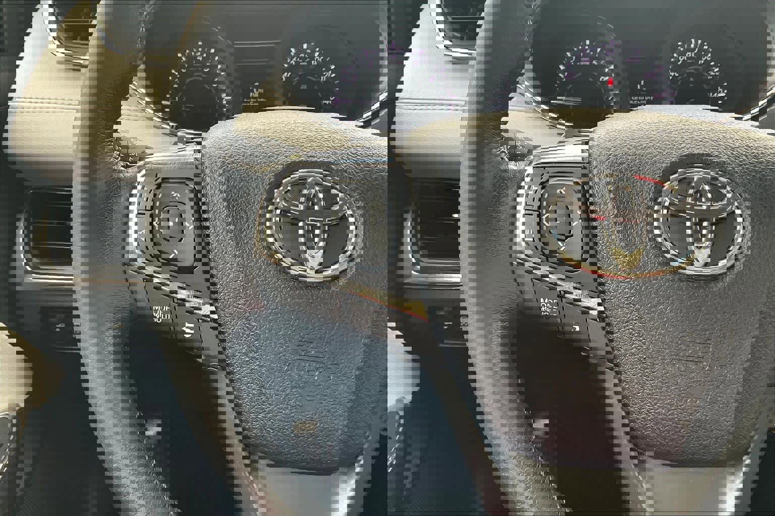 Used 2015 Toyota Avalon XLE image 19