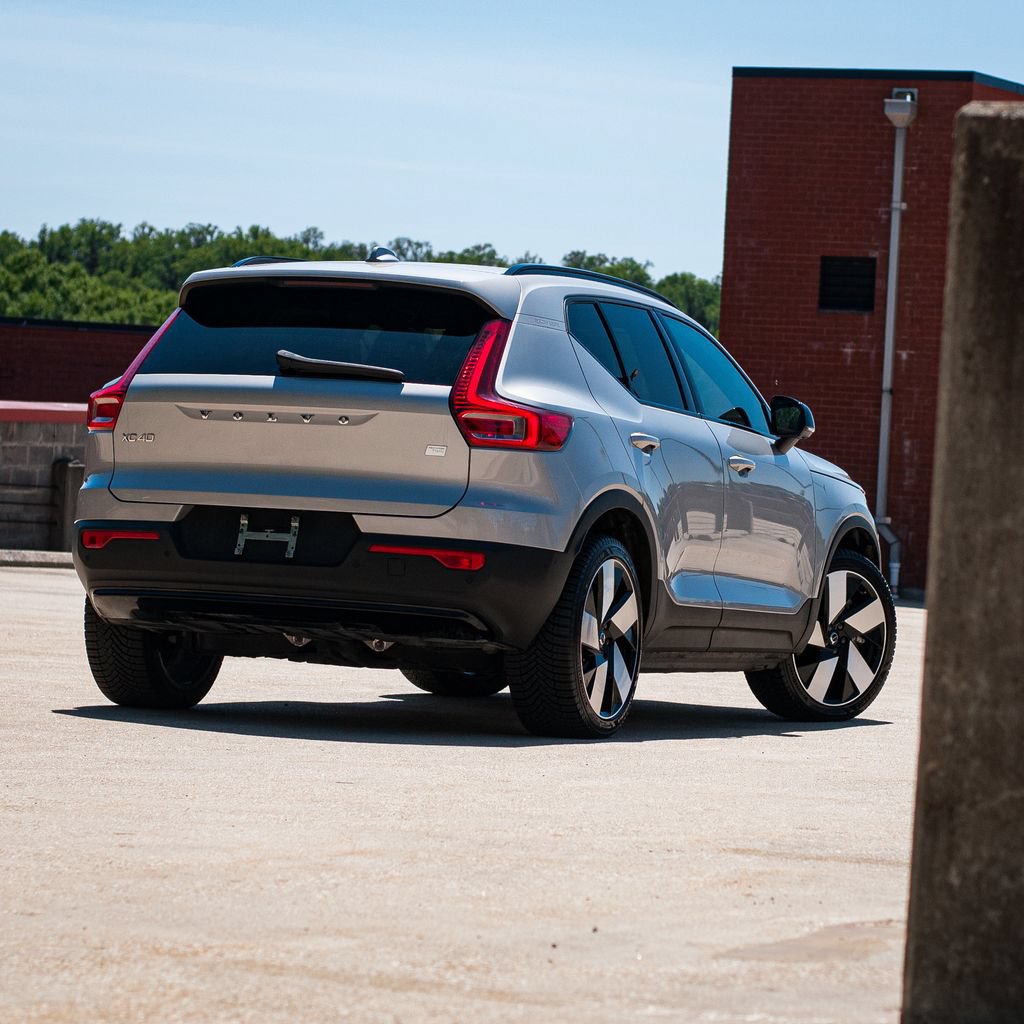 Certified 2023 Volvo XC40 Recharge Ultimate AWD/4WD image 6