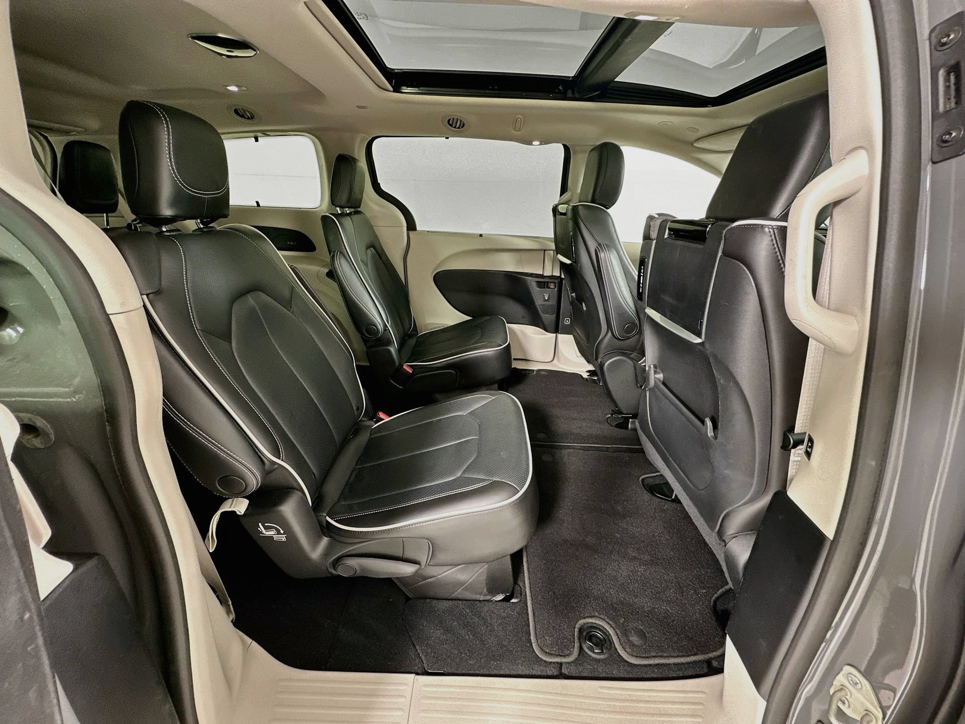 Used 2023 Chrysler Pacifica Limited w/ Uconnect Theater Family Group AWD/4WD image 28