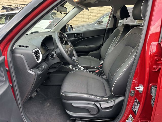 Used 2025 Hyundai Venue Limited FWD image 16