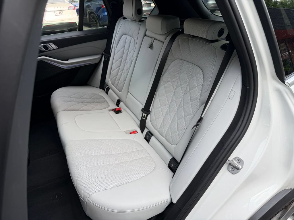 Used 2025 BMW X5 xDrive40i AWD/4WD image 32