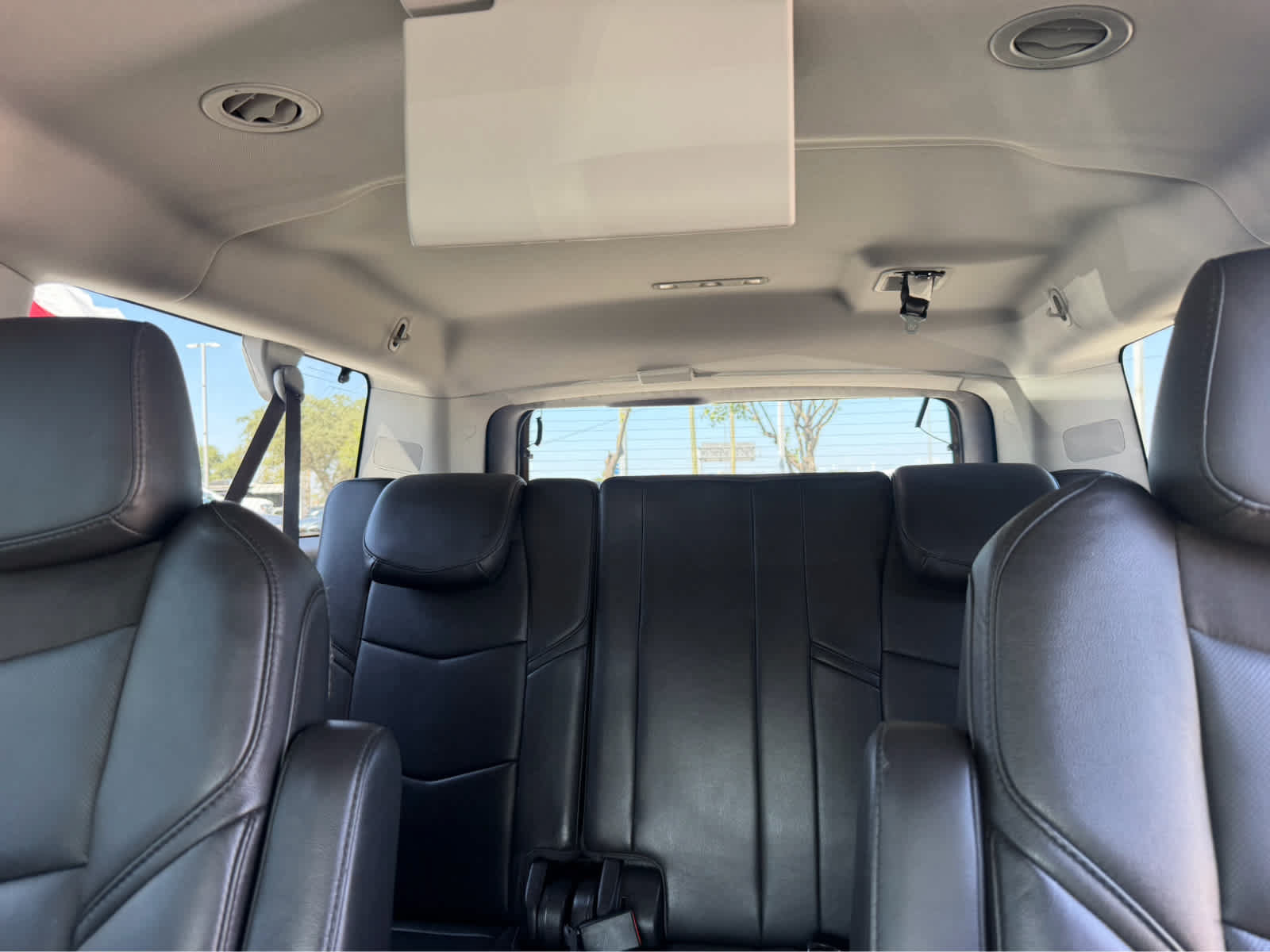 Used 2017 Cadillac Escalade ESV Luxury AWD/4WD image 24