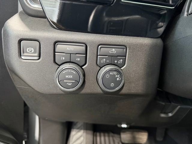 Used 2024 Chevrolet Silverado 1500 LT AWD/4WD image 10