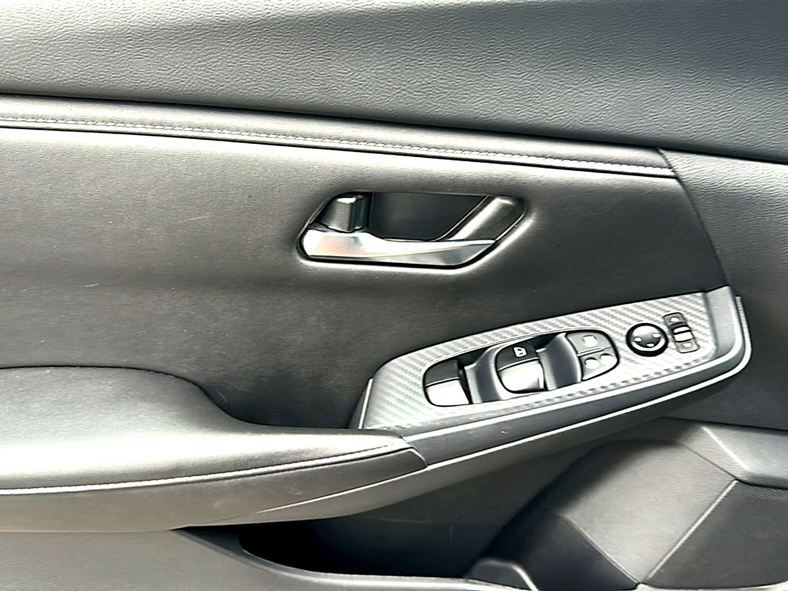 Used 2024 Nissan Sentra SV FWD image 16