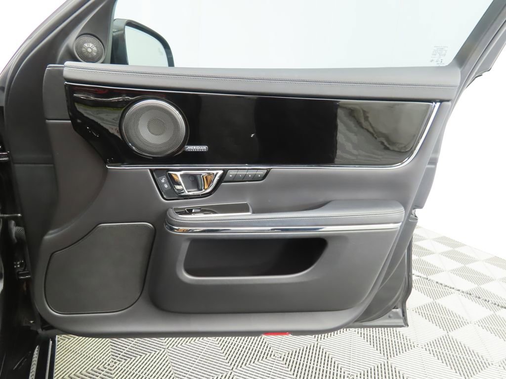 Used 2019 Jaguar XJ R-Sport image 26