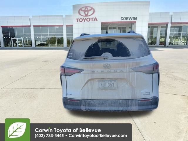 Used 2021 Toyota Sienna XLE w/ XLE Plus Package image 4